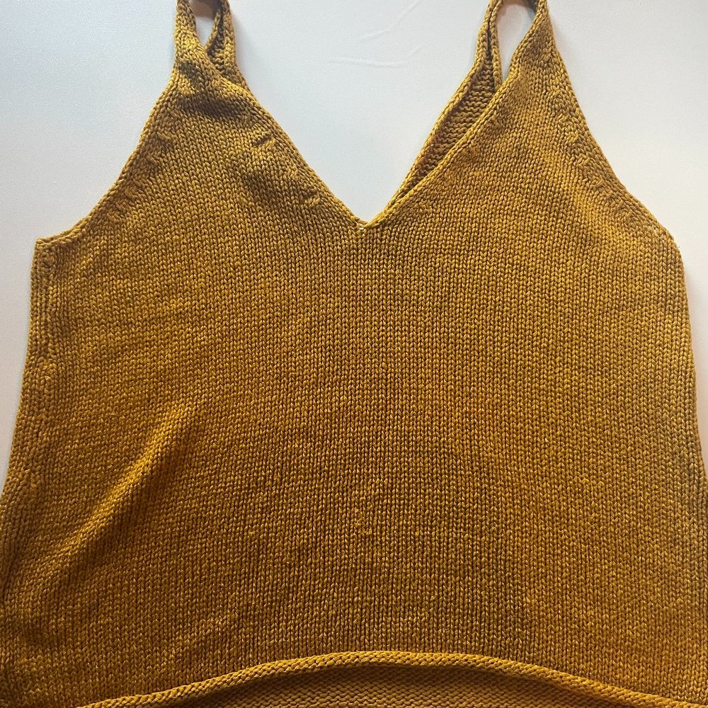 H&M Summer Top, Machine Washable - Picture 2 of 6